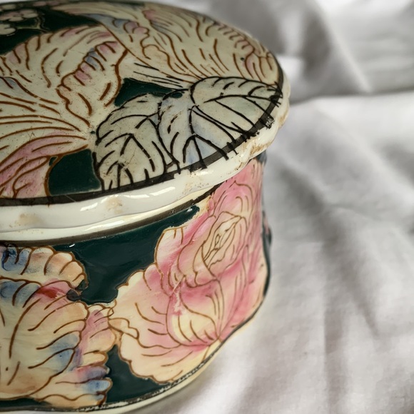 Vintage Floral Chinoiserie Trinket Box - Picture 5 of 15